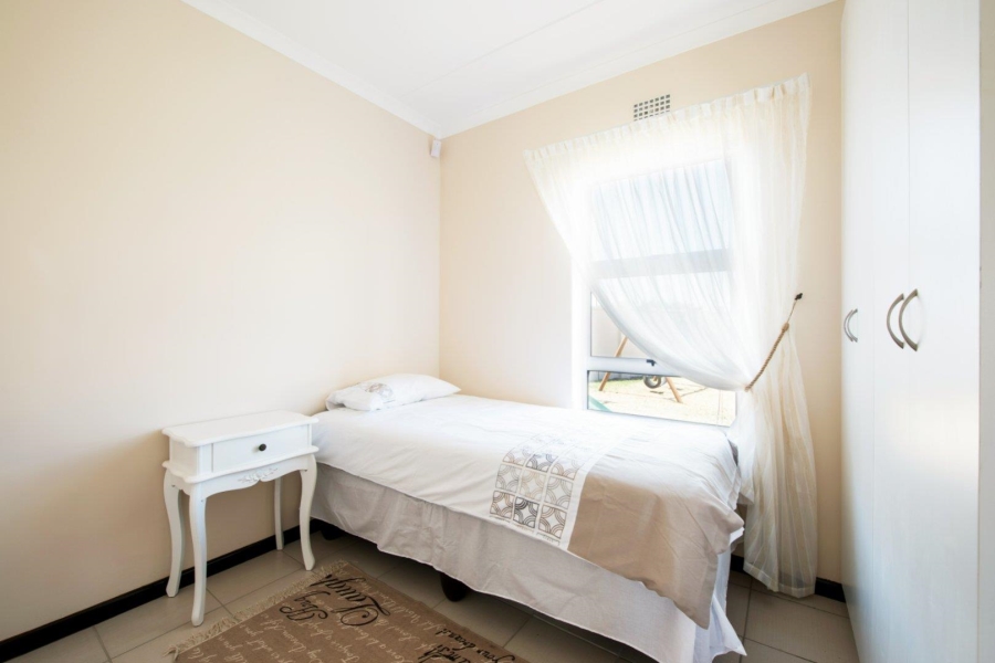 To Let 2 Bedroom Property for Rent in Buh Rein Estate Western Cape